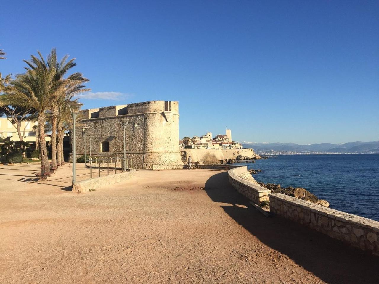 Juan Les Pins, T2 Cosy Et Confortable, Avec Parking En Sous-sol, Proche Plages Et Commerces Appartement Antibes